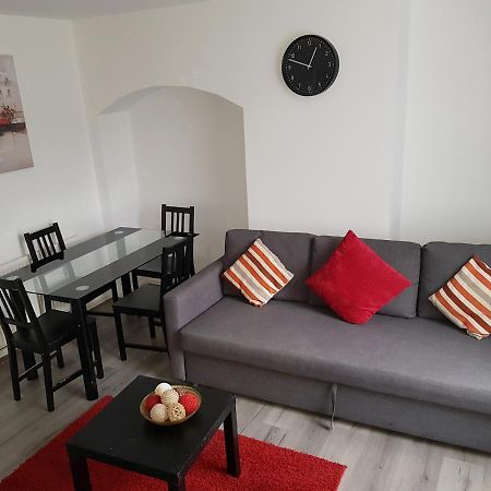 Barnfield Place Edgware Bagian luar foto