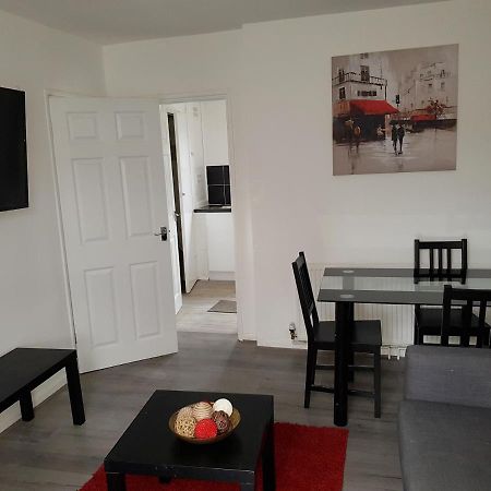Barnfield Place Edgware Bagian luar foto