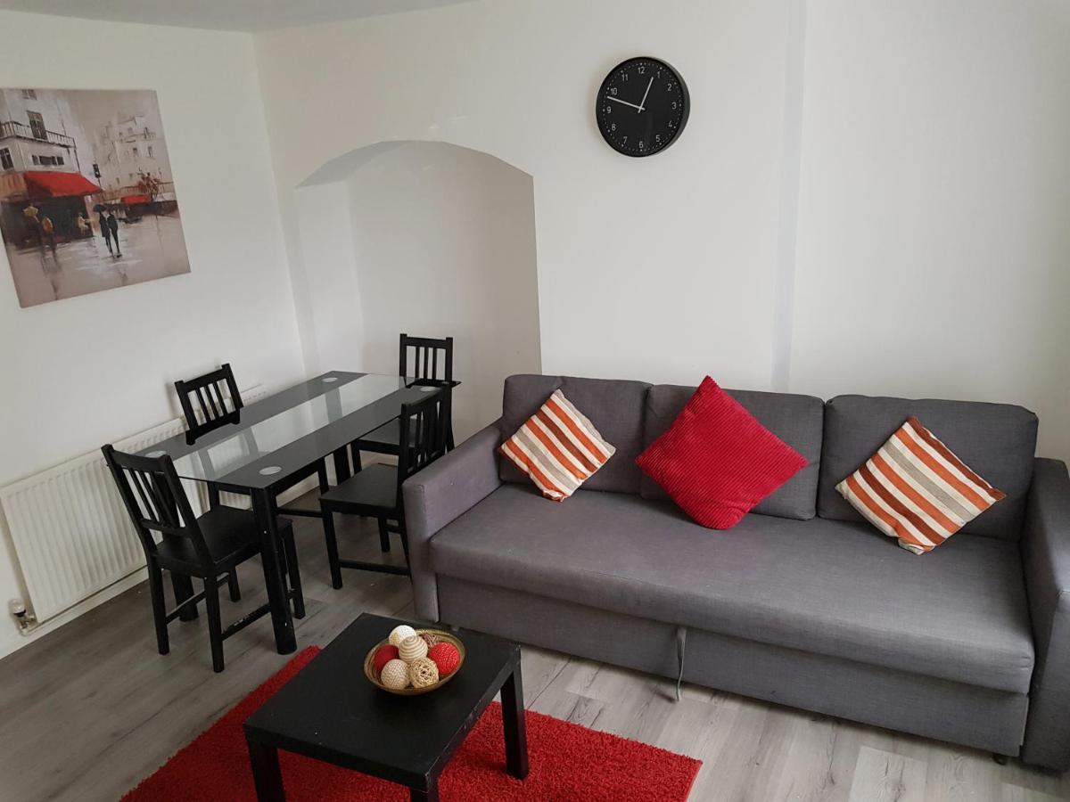 Barnfield Place Edgware Bagian luar foto