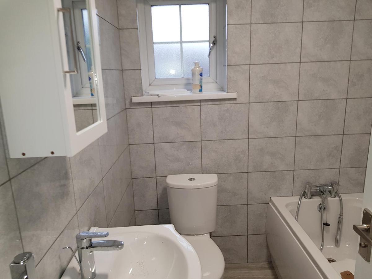 Barnfield Place Edgware Bagian luar foto