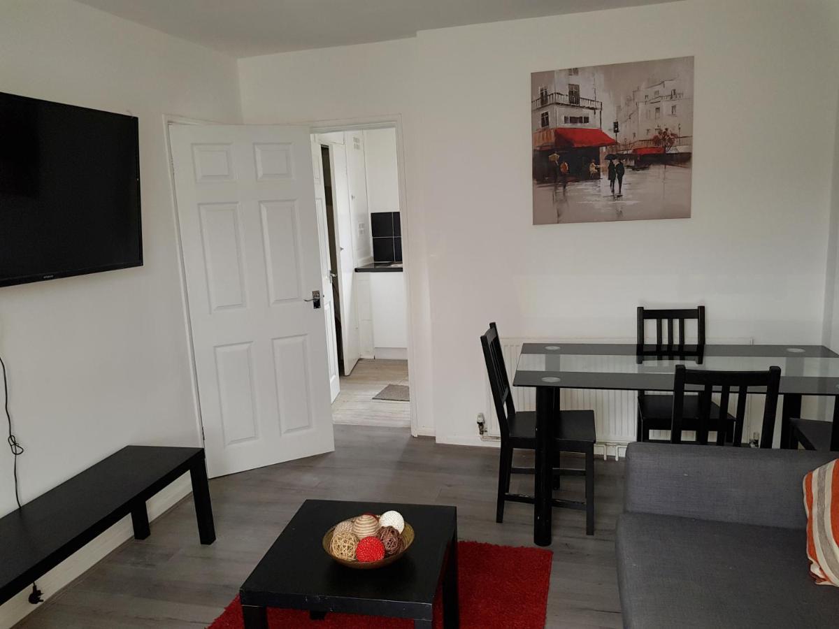 Barnfield Place Edgware Bagian luar foto