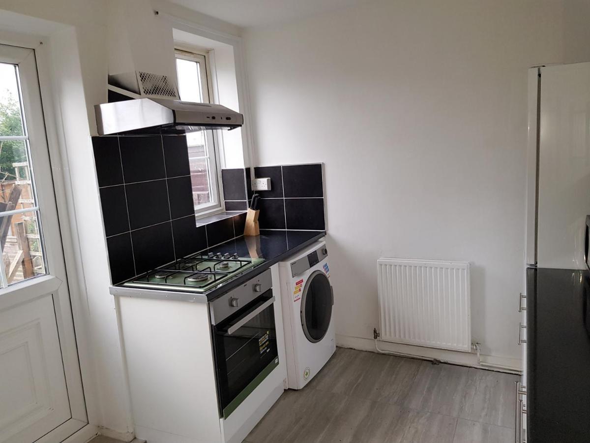 Barnfield Place Edgware Bagian luar foto