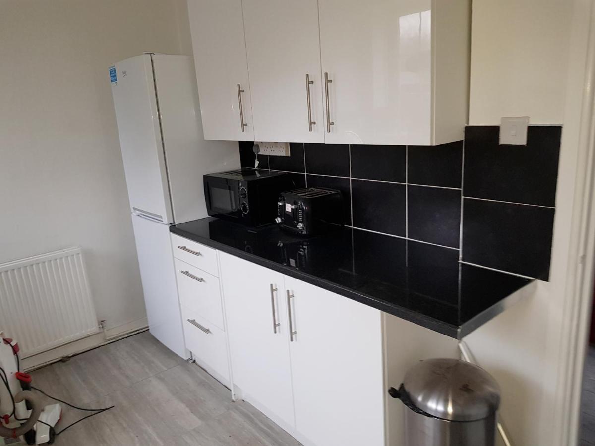 Barnfield Place Edgware Bagian luar foto