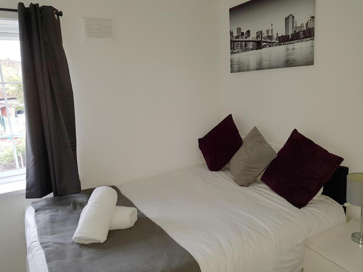 Barnfield Place Edgware Bagian luar foto