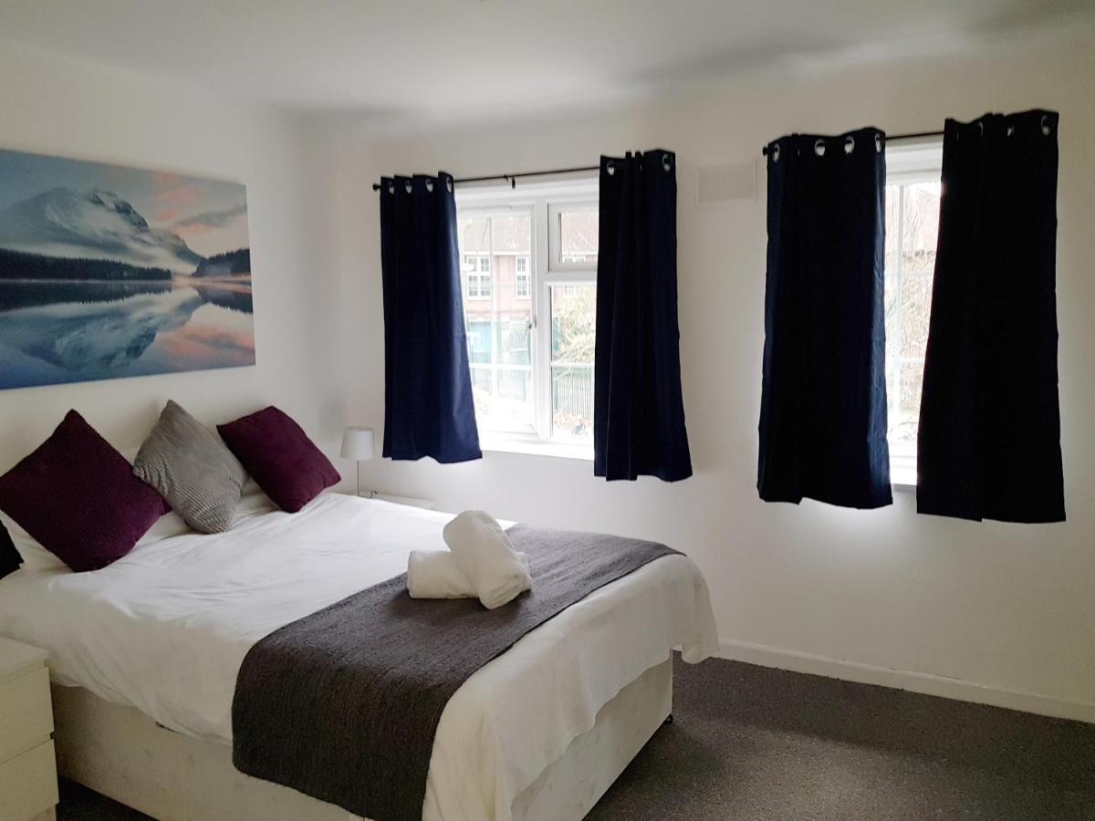 Barnfield Place Edgware Bagian luar foto