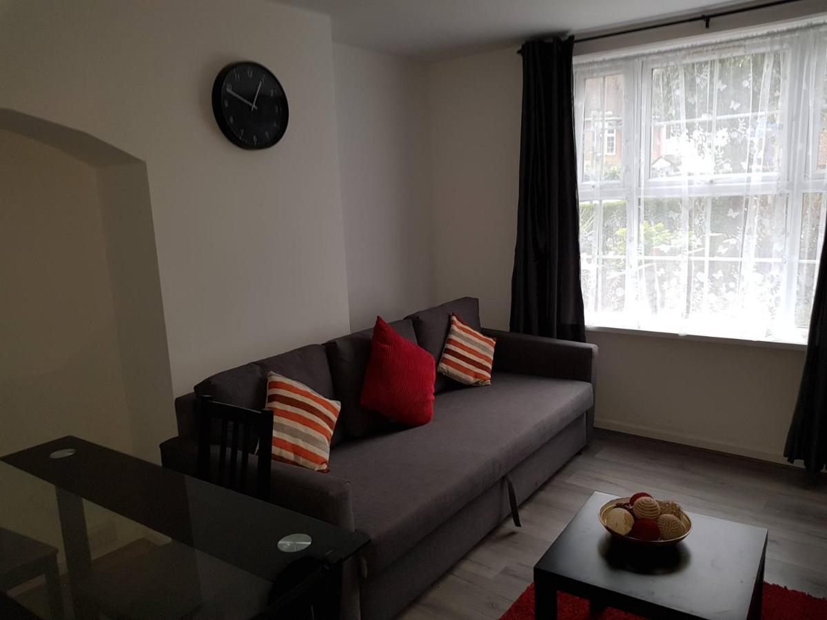 Barnfield Place Edgware Bagian luar foto